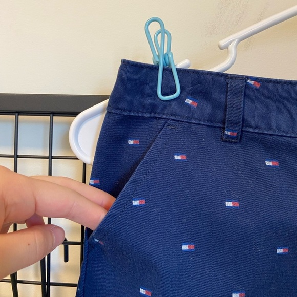 NWOT |‎ Tommy Hilfiger girl’s logo print khaki shorts — size 10 - Picture 2 of 5